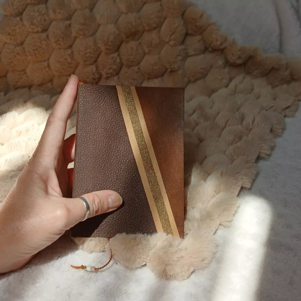 Carnet Arcade, décoré avec des chutes de cuir
